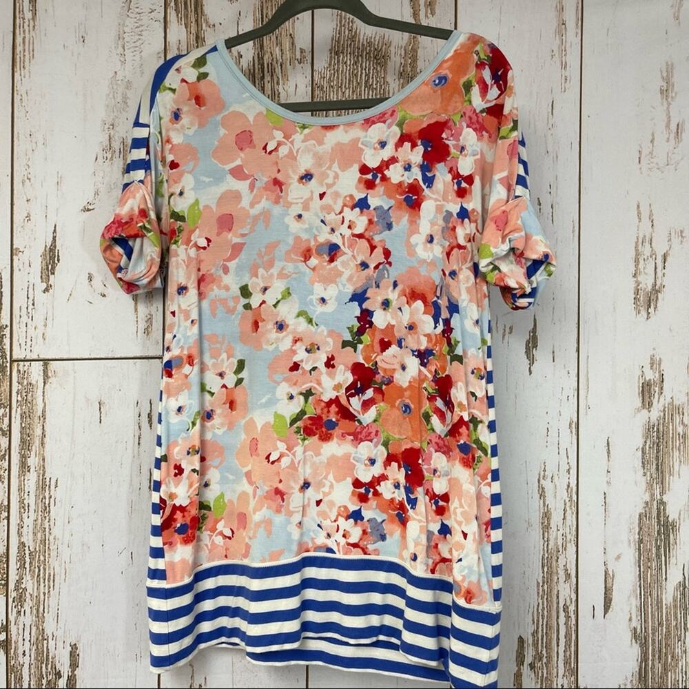 Matilda Jane, Floral and Stripes, Scoop Back Shirt. Size Medium. Excellent cond!